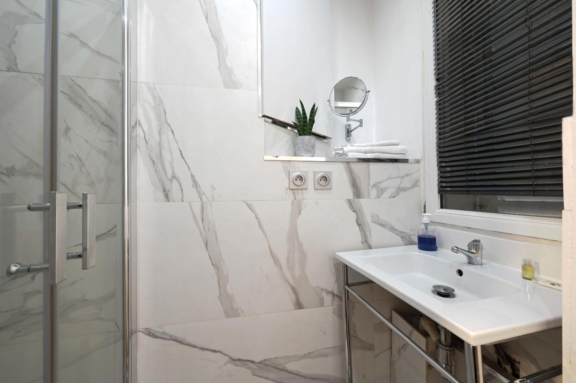 Fabulous Comfortable Studio With Updated Finishes And Design Next To Champ De Mars Apartment Paris Exterior photo